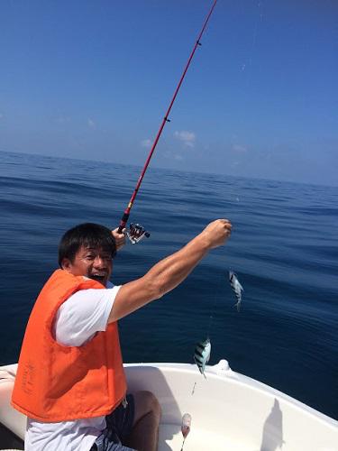 沖縄の大海原をチャーターボートで満喫