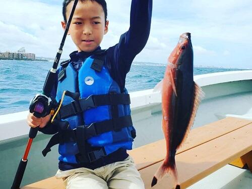 子供と一緒に沖縄の冬の海でも楽しめる 船釣り体験 親子 家族で楽しい思い出作りに 北谷町漁業協同組合 総合案内所