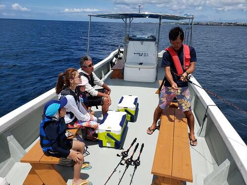 沖縄で『釣り体験』！どんな魚が釣れるかな？